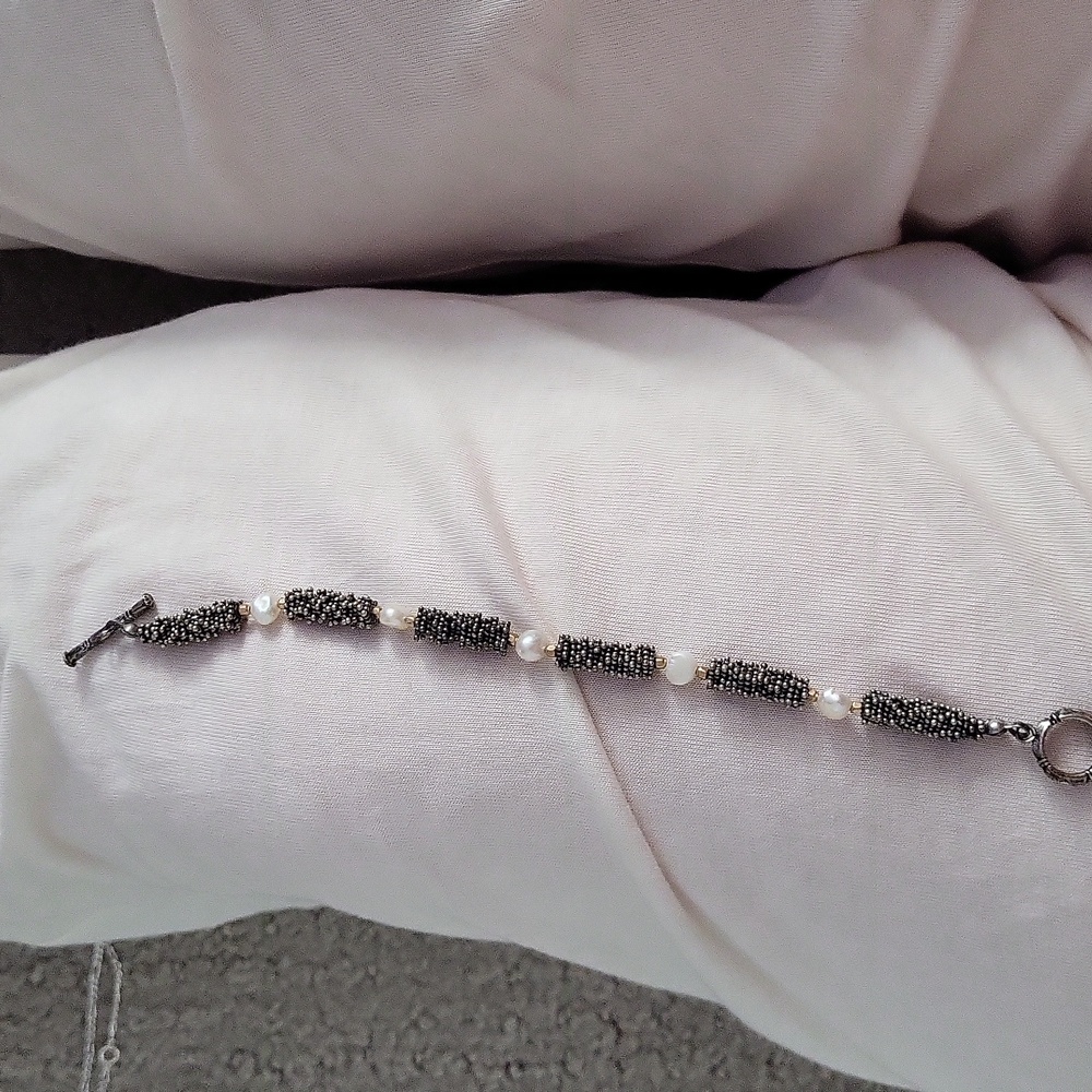 Bead and pearl toggle bracelet